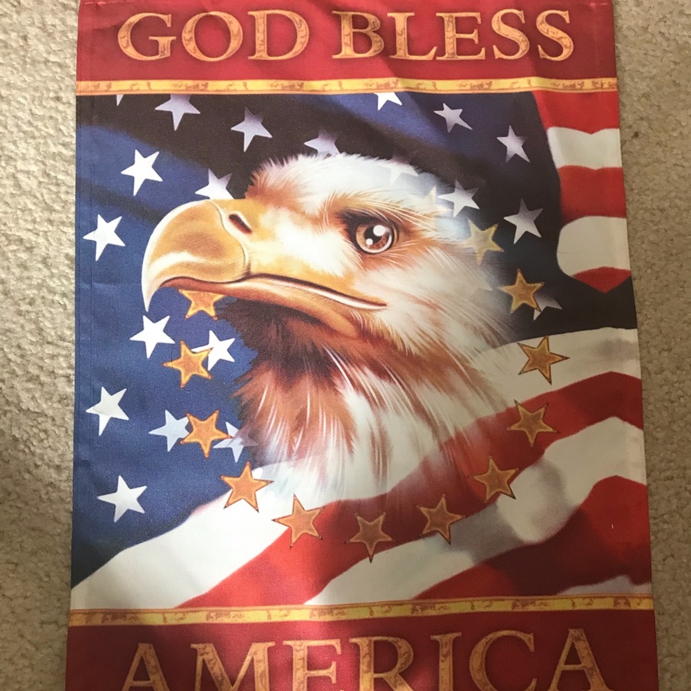 13 new or like new garden flags, various styles and holidays - Picture 9 of 13